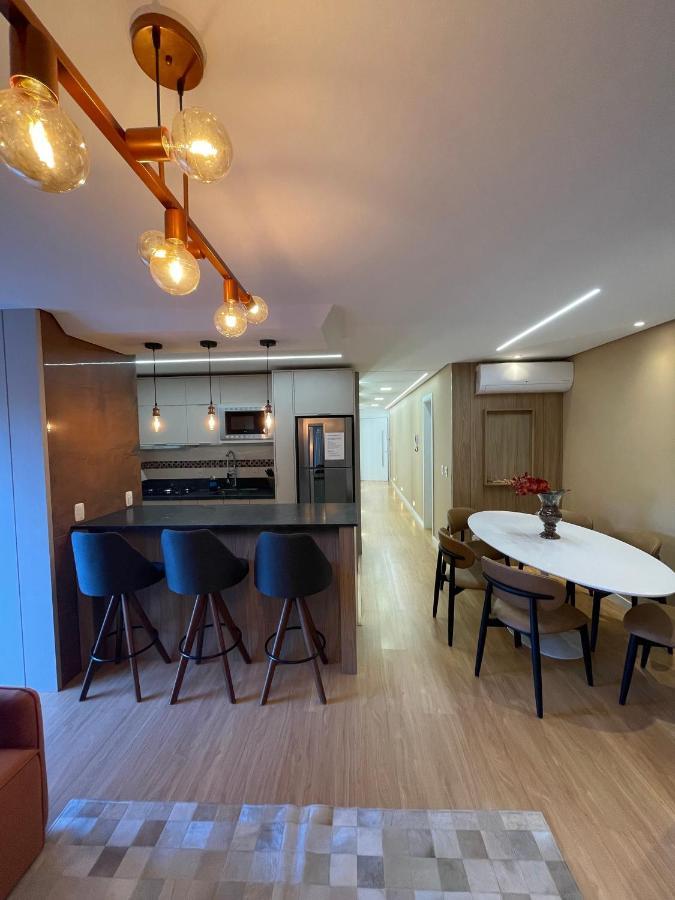 גראמדו Apartamento Espetacular, 2 Suites, A 30M Da Rua Coberta מראה חיצוני תמונה