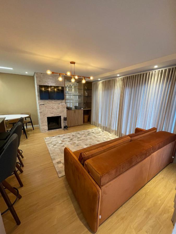 גראמדו Apartamento Espetacular, 2 Suites, A 30M Da Rua Coberta מראה חיצוני תמונה