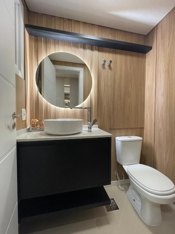 גראמדו Apartamento Espetacular, 2 Suites, A 30M Da Rua Coberta מראה חיצוני תמונה