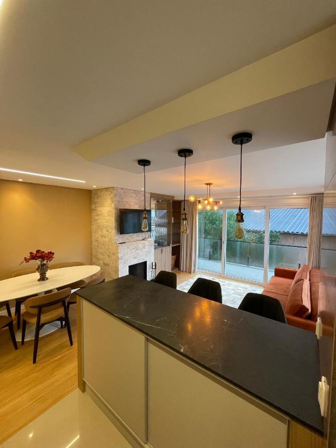 גראמדו Apartamento Espetacular, 2 Suites, A 30M Da Rua Coberta מראה חיצוני תמונה