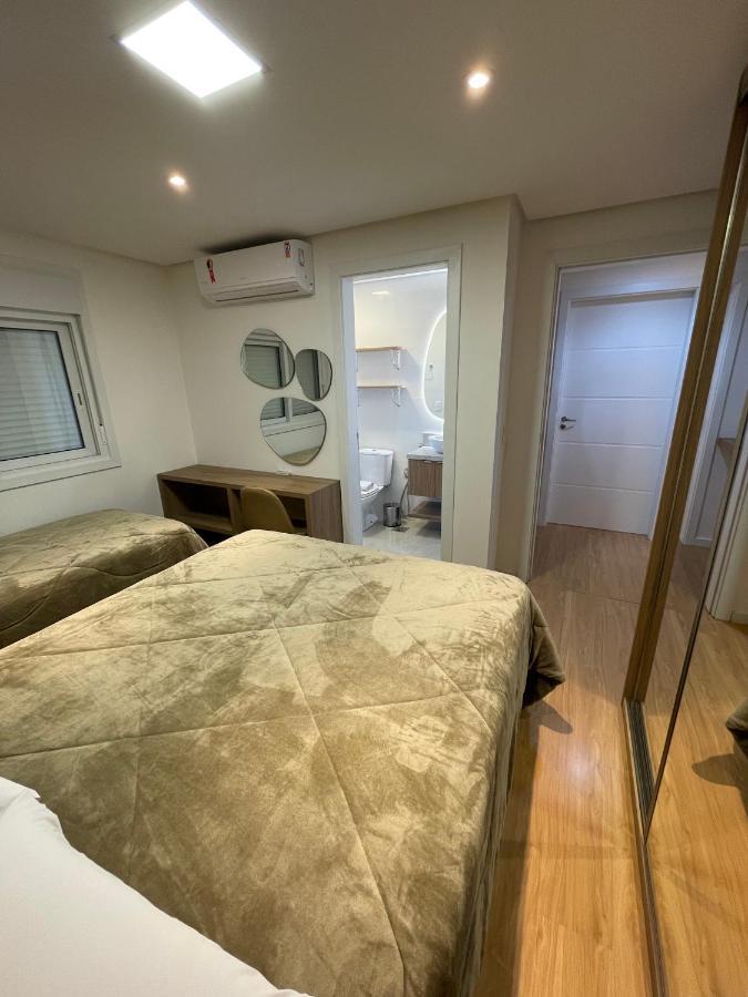 גראמדו Apartamento Espetacular, 2 Suites, A 30M Da Rua Coberta מראה חיצוני תמונה