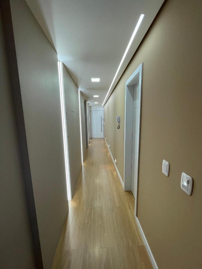 גראמדו Apartamento Espetacular, 2 Suites, A 30M Da Rua Coberta מראה חיצוני תמונה