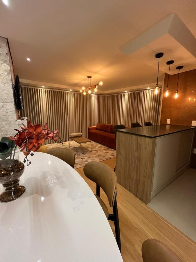 גראמדו Apartamento Espetacular, 2 Suites, A 30M Da Rua Coberta מראה חיצוני תמונה