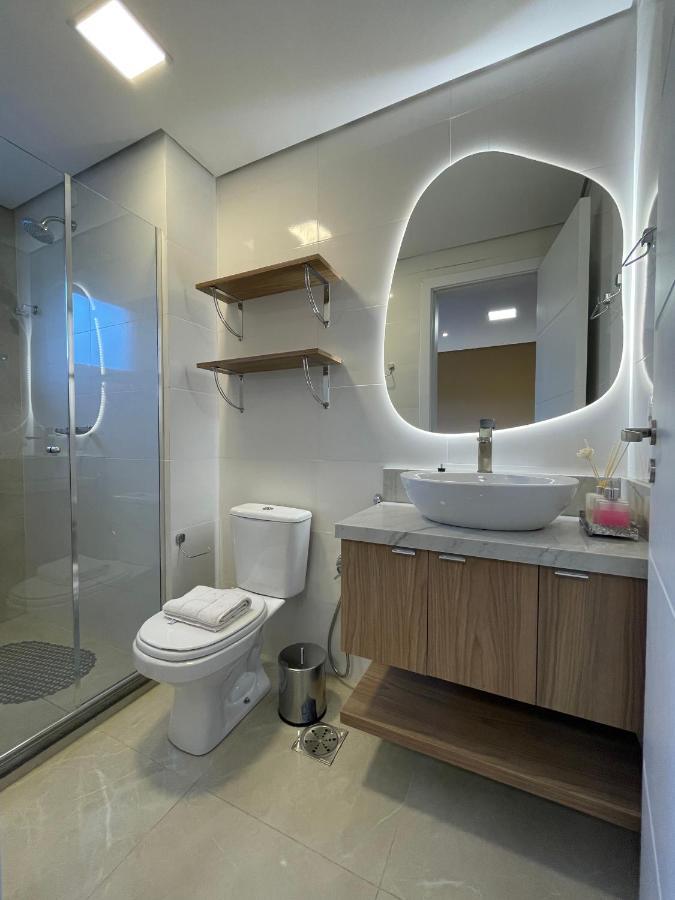 גראמדו Apartamento Espetacular, 2 Suites, A 30M Da Rua Coberta מראה חיצוני תמונה