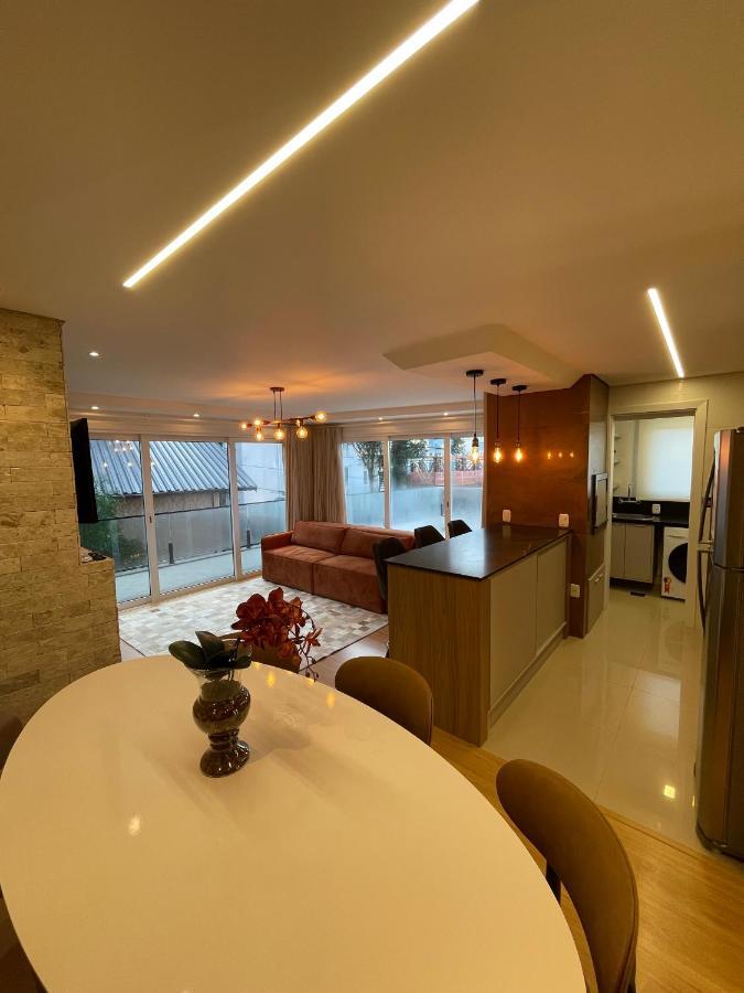 גראמדו Apartamento Espetacular, 2 Suites, A 30M Da Rua Coberta מראה חיצוני תמונה